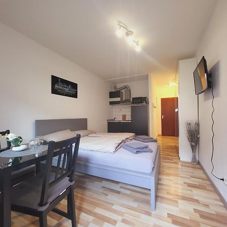 Zentrales Apartment Mit Balkon Und Parkplatz Трир Экстерьер фото
