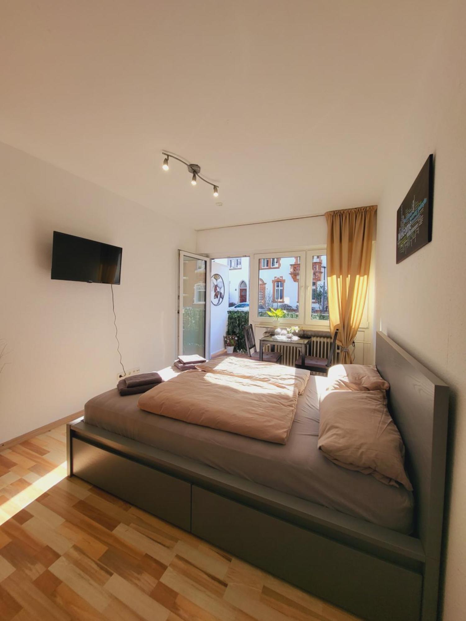 Zentrales Apartment Mit Balkon Und Parkplatz Трир Экстерьер фото